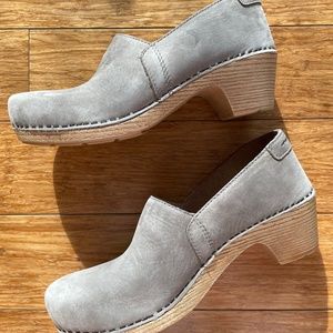 Like new  ⭐️  Dansko Mavis Milled Nubuck in Taupe